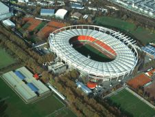 Мерседес-Бенц Арена (Mercedes-Benz Arena) Фото: 1