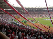 Стадион Бунг Карно (Bung Karno stadium)     Фото: Gunawan Kartapranata